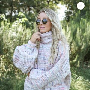 Beautiful Ivy & Leo Cabin Cozy Turtleneck Sweater! 🤍 Size M